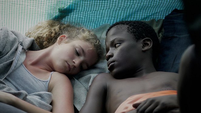 Sunburned - De la película - Zita Gaier, Gedion Wekesa Oduor