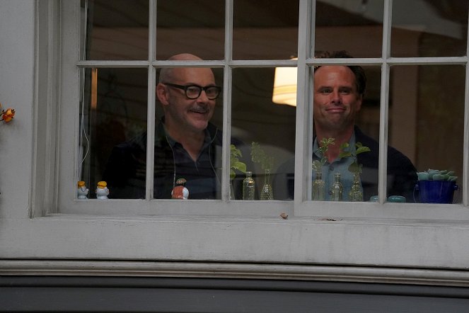 The Unicorn - Season 1 - The Client - Photos - Rob Corddry, Walton Goggins