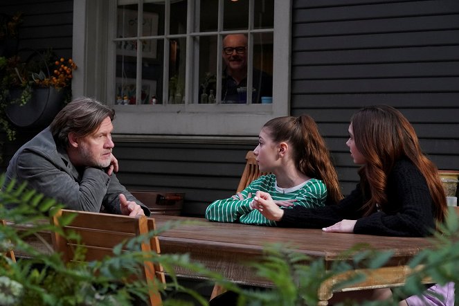 The Unicorn - The Client - Film - Donal Logue, Makenzie Moss, Ruby Jay