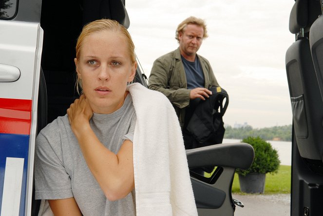 SOKO Donau - Season 2 - Konkurrenten - Filmfotos - Lilian Klebow, Gregor Seberg