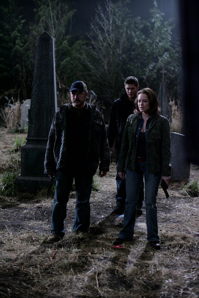 Supernatural - Season 2 - All Hell Breaks Loose: Part 2 - Photos - Jim Beaver, Jensen Ackles, Samantha Ferris