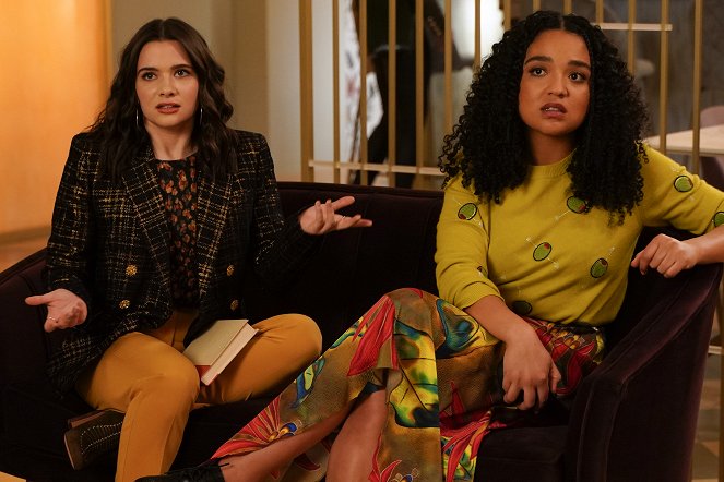 The Bold Type - Leveling Up - Photos - Katie Stevens, Aisha Dee