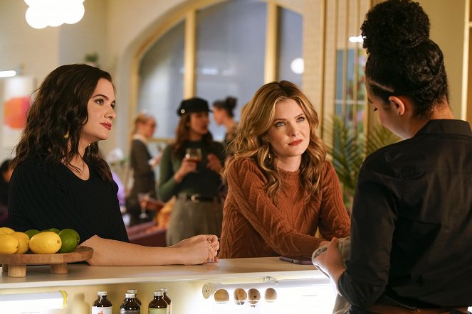 The Bold Type - Schneesturm - Filmfotos - Katie Stevens, Meghann Fahy