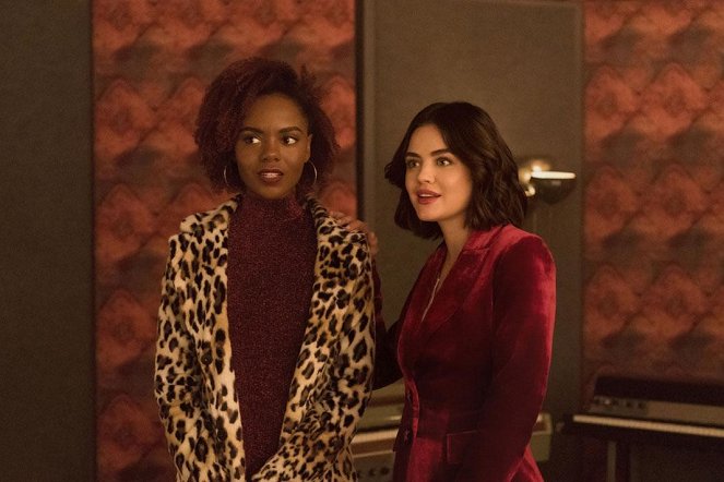 Katy Keene - Chapter One: Once Upon a Time in New York - De la película - Ashleigh Murray, Lucy Hale