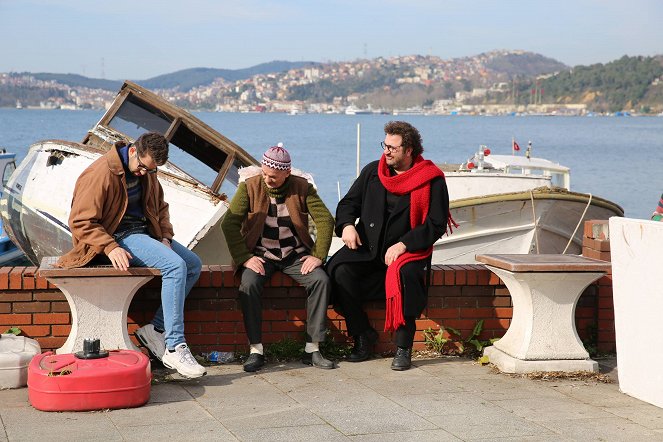 Tutunamayanlar - Episode 10 - De la película - Doğu Demirkol, Zafer Algöz, Barış Yıldız