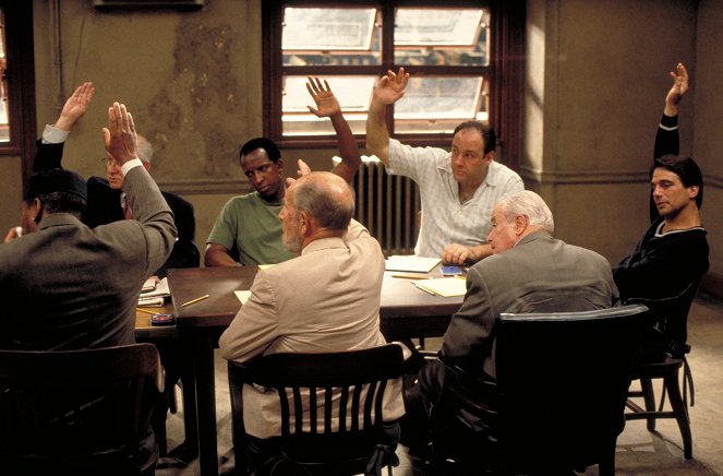 Dvanásť rozhnevaných mužov - Z filmu - Armin Mueller-Stahl, Dorian Harewood, Hume Cronyn, James Gandolfini, Jack Lemmon, Tony Danza