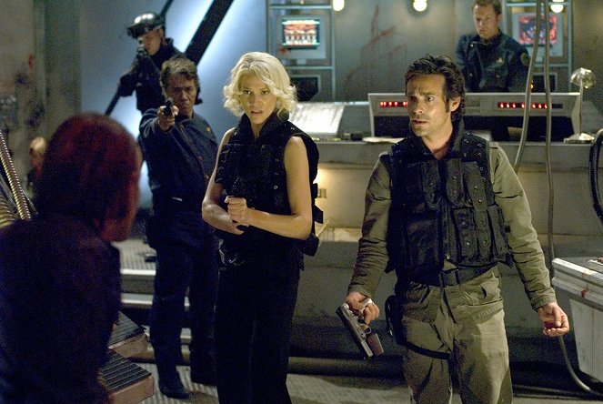 Battlestar Galactica - Season 4 - Götterdämmerung – Teil 2 & 3 - Filmfotos - Edward James Olmos, Tricia Helfer, James Callis