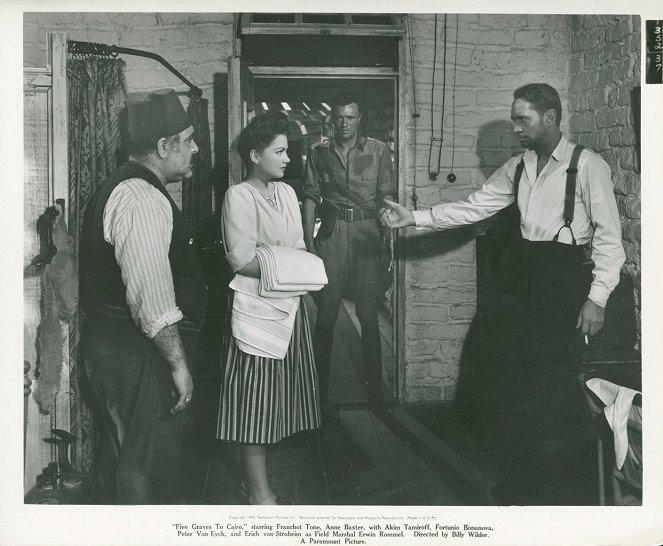 Pięć grobów na drodze do Kairu - Lobby karty - Akim Tamiroff, Anne Baxter, Peter van Eyck, Franchot Tone