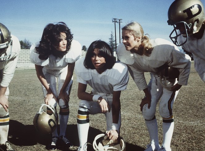 Charlie's Angels - Angels in the Backfield - Photos - Jaclyn Smith, Kate Jackson, Cheryl Ladd
