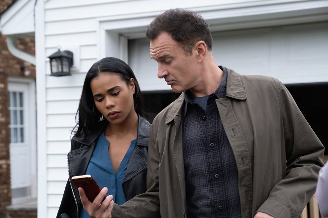 FBI: Most Wanted - Season 1 - Ironbound - Kuvat elokuvasta - Roxy Sternberg, Julian McMahon