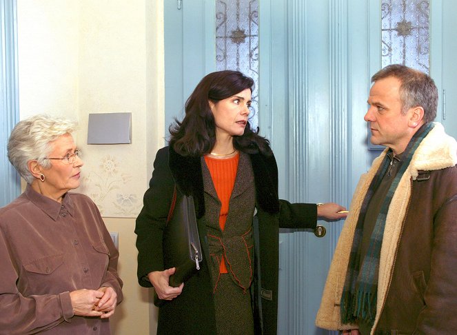 In aller Freundschaft - Scham - Filmfotók - Lissy Tempelhof, Nicola Tiggeler, Bernhard Schütz