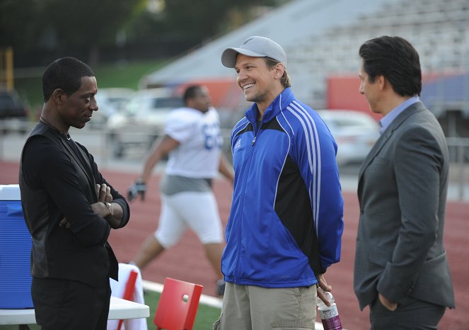 Necessary Roughness - Season 1 - Losing Your Swing - Photos - Marc Blucas
