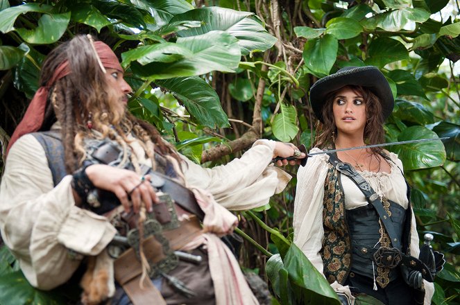 Piraci z Karaibów: Na nieznanych wodach - Z filmu - Johnny Depp, Penélope Cruz