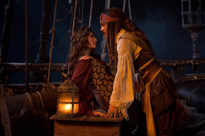 Piraci z Karaibów: Na nieznanych wodach - Z filmu - Penélope Cruz, Johnny Depp