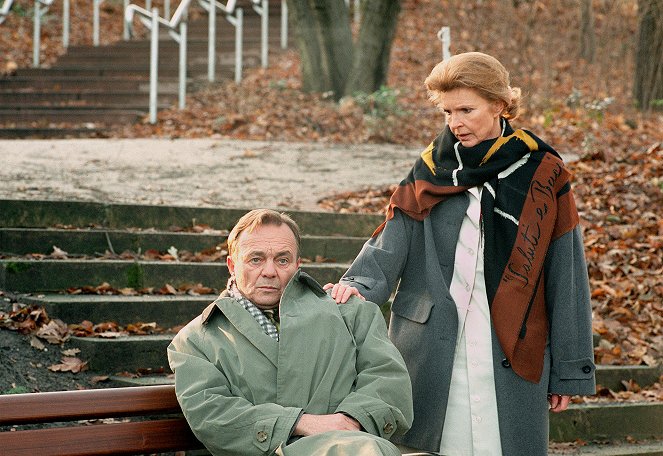 In aller Freundschaft - Season 2 - Ohnmacht - Filmfotos - Dieter Bellmann, Jutta Kammann