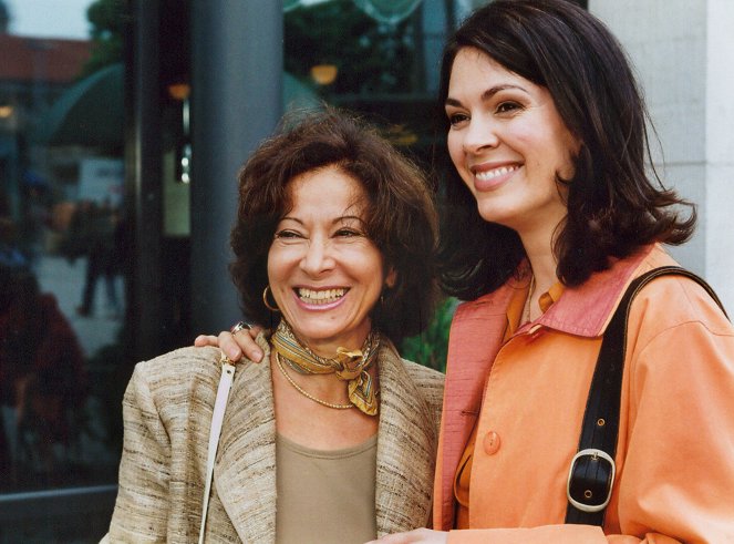 In aller Freundschaft - Season 6 - Hoffen und Bangen - Photos - Monica Bielenstein, Cheryl Shepard