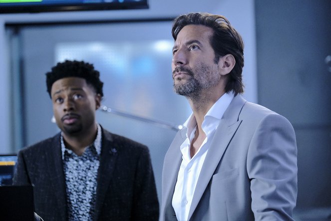 MacGyver - Red Cell + Quantum + Cold + Committed - Photos - Justin Hires, Henry Ian Cusick