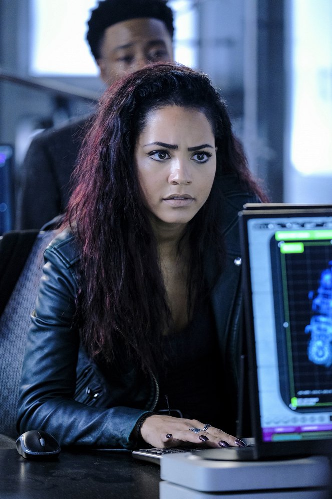MacGyver - Red Cell + Quantum + Cold + Committed - De la película - Tristin Mays