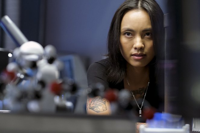 MacGyver - Season 4 - Red Cell + Quantum + Cold + Committed - Filmfotók - Levy Tran