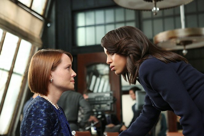 Scandal - Season 3 - Guess Who's Coming to Dinner - Photos - Samantha Sloyan, Kerry Washington