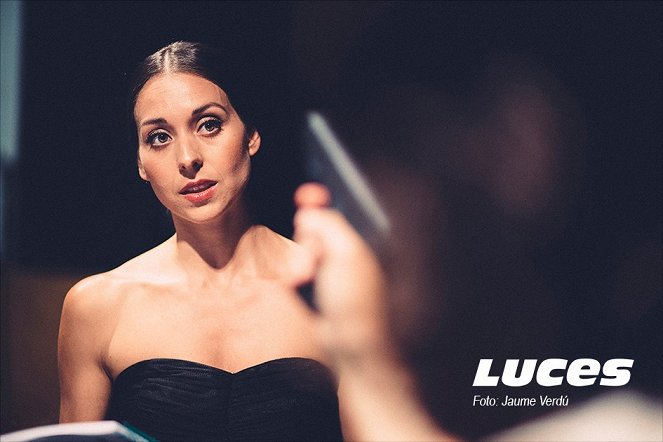 Luces - Lobby Cards - Alejandra García