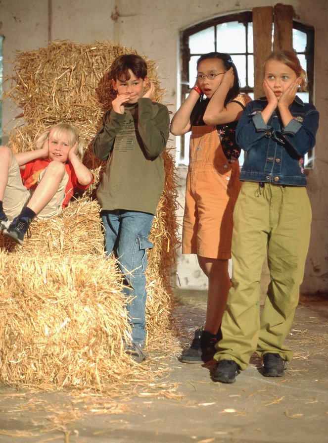 Die Kinder vom Alstertal - Season 2 - Mit Pfeil und Bogen - Filmfotos