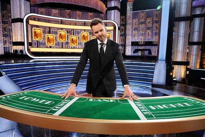 Card Sharks - Werbefoto - Joel McHale