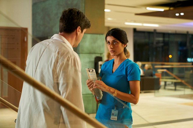 Nurses - Season 1 - Friday Night Legend - Photos - Sandy Sidhu