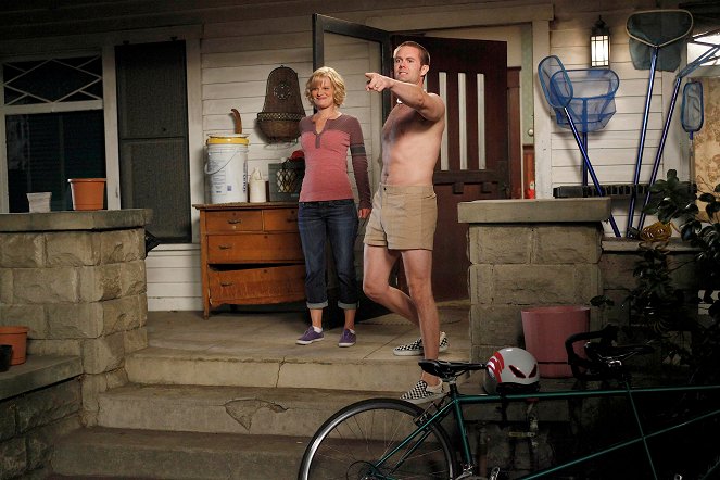 Raising Hope - Season 1 - What Up, Cuz? - Photos - Martha Plimpton, Garret Dillahunt