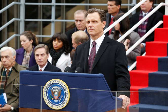 Scandal - Season 2 - Happy Birthday, Mr. President - Photos - Tony Goldwyn