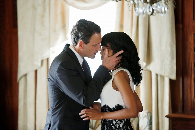 Scandal - Season 2 - Happy Birthday, Mr. President - Photos - Tony Goldwyn, Kerry Washington