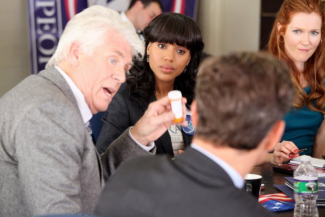 Scandal - A Criminal, a Whore, an Idiot and a Liar - Photos - Kerry Washington, Darby Stanchfield