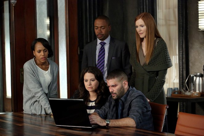 Scandal - Season 2 - Truth or Consequences - Photos - Kerry Washington, Katie Lowes, Columbus Short, Guillermo Díaz, Darby Stanchfield