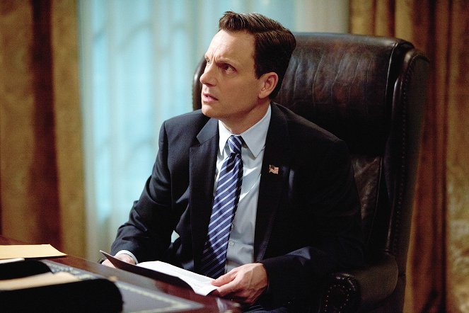 Scandal - Season 2 - Top of the Hour - Photos - Tony Goldwyn