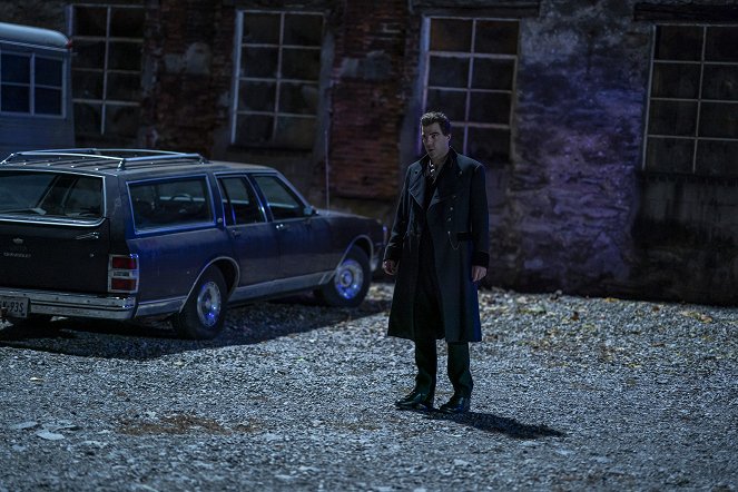 NOS4A2 - The Night Road - Filmfotos - Zachary Quinto