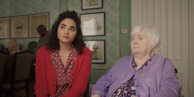 Little Voice - Love Hurts - De la película - Brittany O'Grady, June Squibb