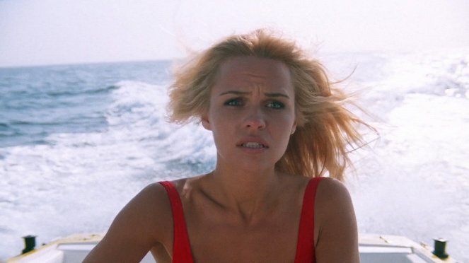 Słoneczny patrol - Season 3 - Dead of Summer - Z filmu - Pamela Anderson