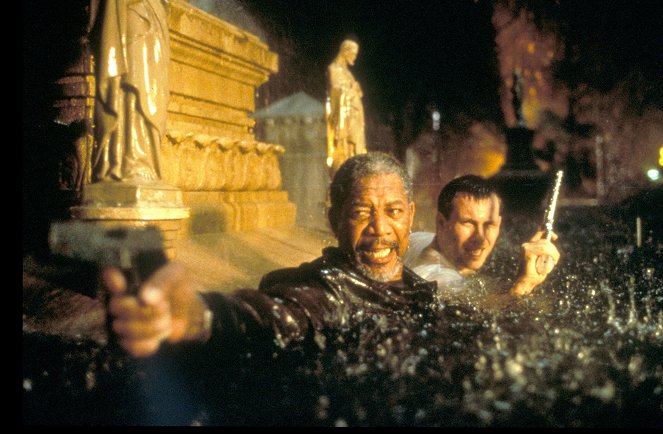 Powódź - Z filmu - Morgan Freeman, Christian Slater