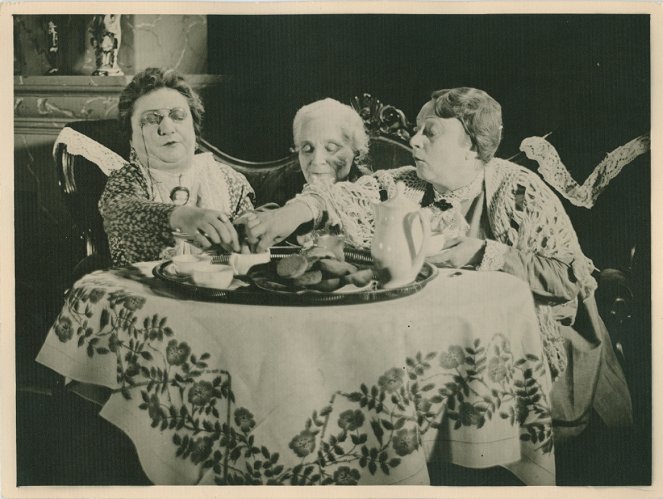 Lili Ziedner, Jenny Tschernichin-Larsson, Doris Nelson