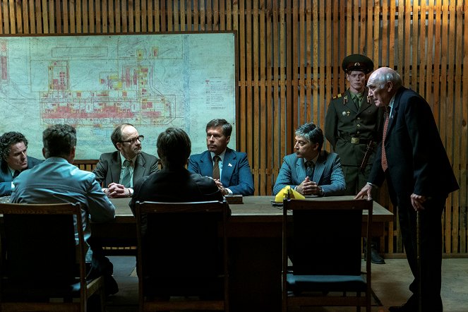 Czarnobyl - 1:23:45 - Z filmu - Con O'Neill, Adrian Rawlins, Donald Sumpter