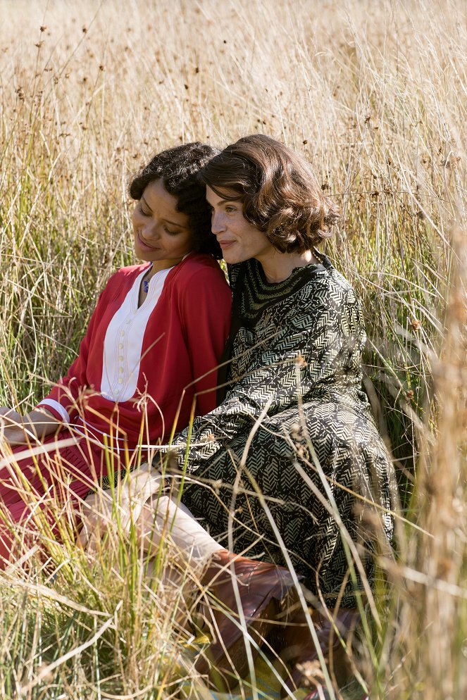 En busca de Summerland - De la película - Gugu Mbatha-Raw, Gemma Arterton