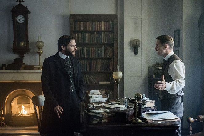 The Alienist – Die Einkreisung - Der Junge auf der Brücke - Filmfotos - Daniel Brühl, Brian Geraghty