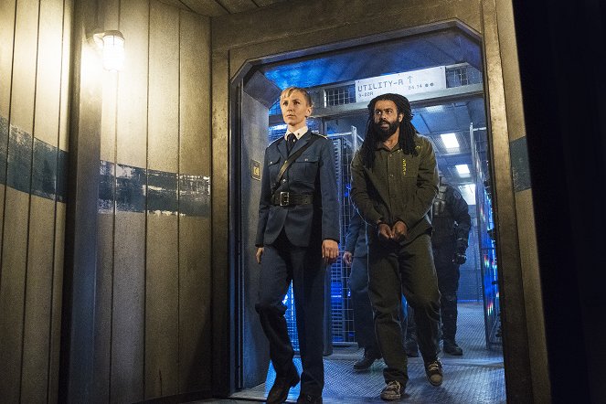 Snowpiercer - Season 1 - First, the Weather Changed - Photos