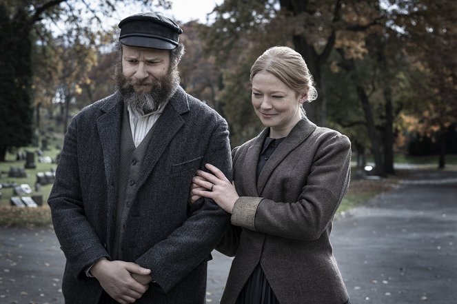 Americká nakládačka - Z filmu - Seth Rogen, Sarah Snook