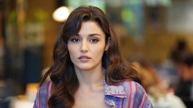 You Knock on My Door - Episode 3 - Photos - Hande Erçel