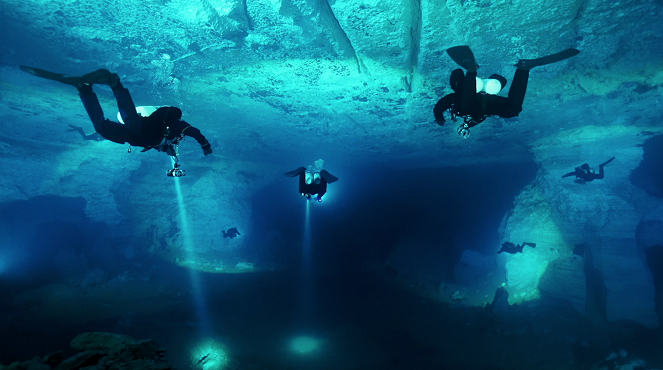 Underwater Universe of the Orda Cave - Van film