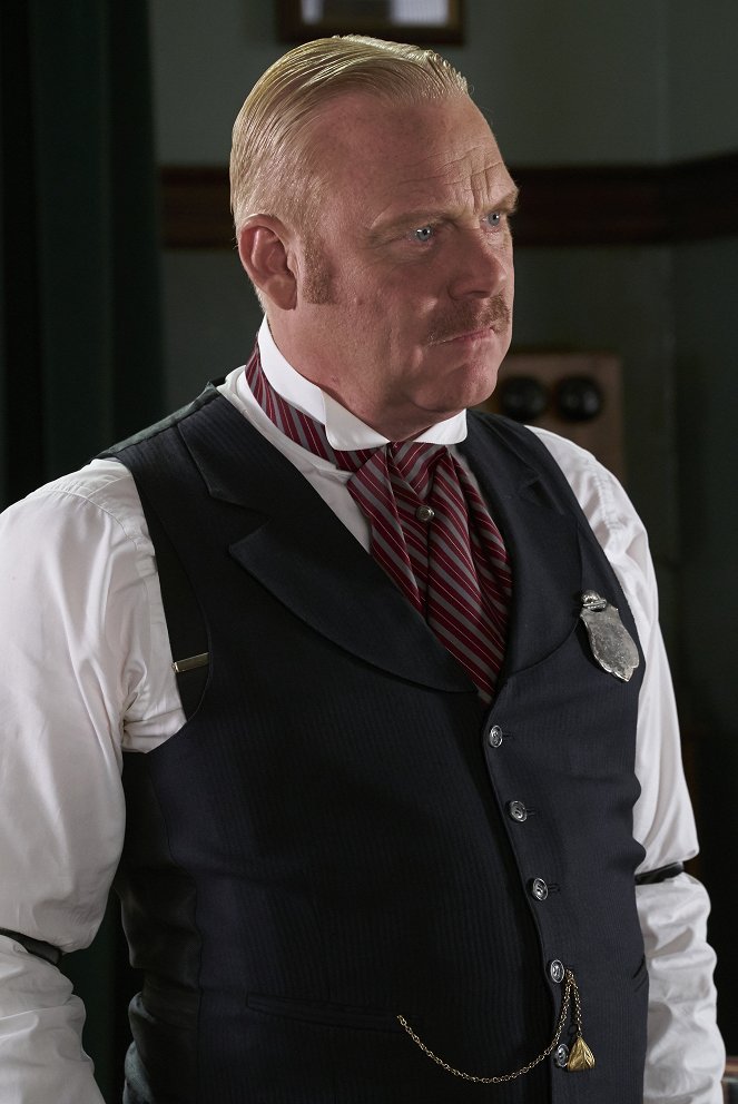 Murdoch Mysteries - The Big Chill - Photos - Thomas Craig