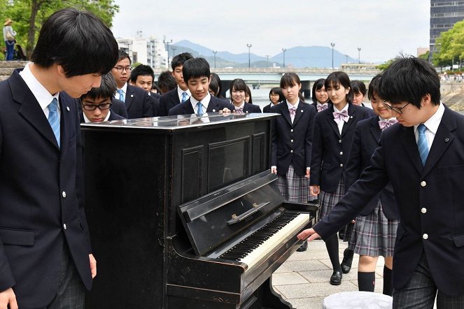 Okasan no hibaku piano - Photos