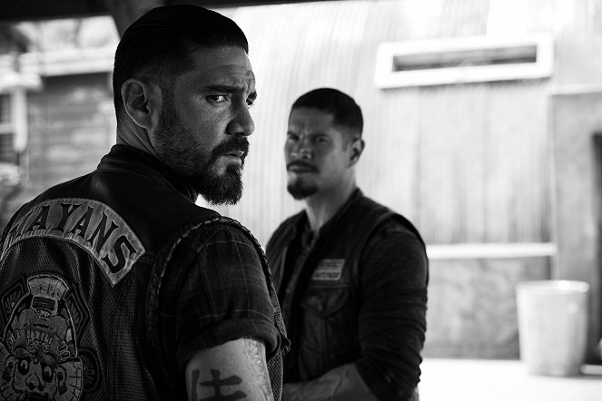 Mayans M.C. - Season 2 - Werbefoto - Clayton Cardenas, JD Pardo