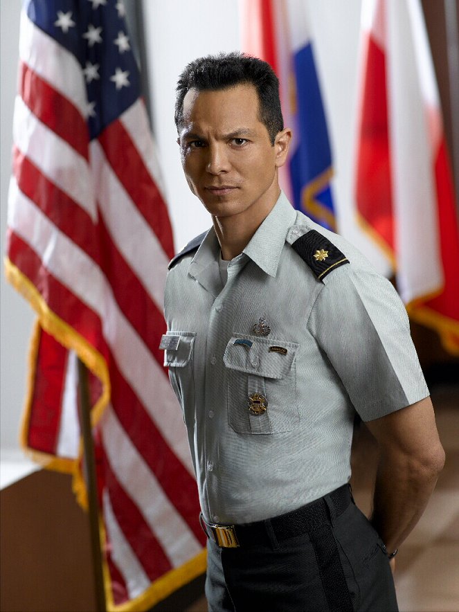 E-Ring - Promo - Benjamin Bratt